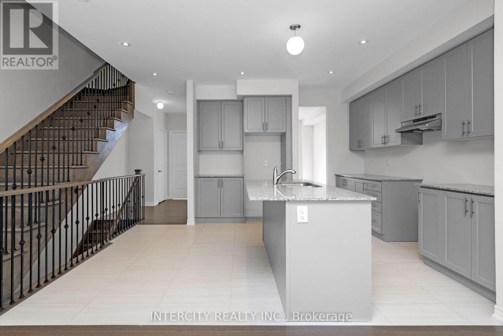 30 Queenpost Drive N, Brampton, Ontario  L6Y 6L2 - Photo 16 - W12508884