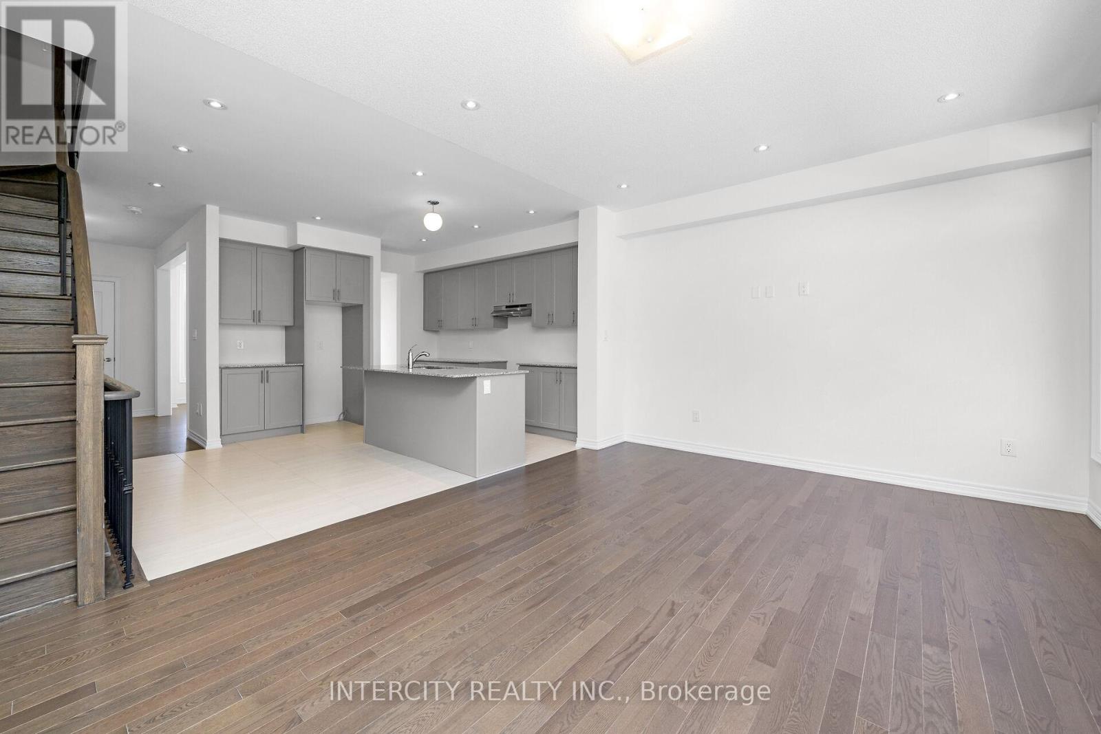 30 Queenpost Drive N, Brampton, Ontario  L6Y 6L2 - Photo 18 - W12508884