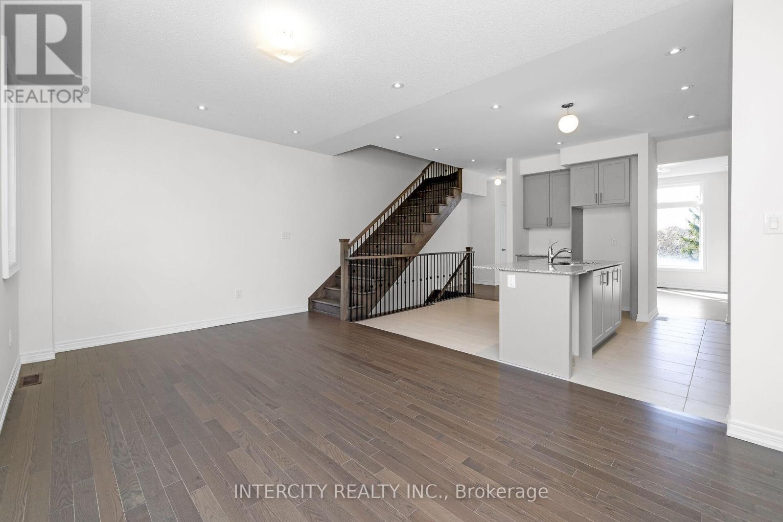 30 Queenpost Drive N, Brampton, Ontario  L6Y 6L2 - Photo 19 - W12508884