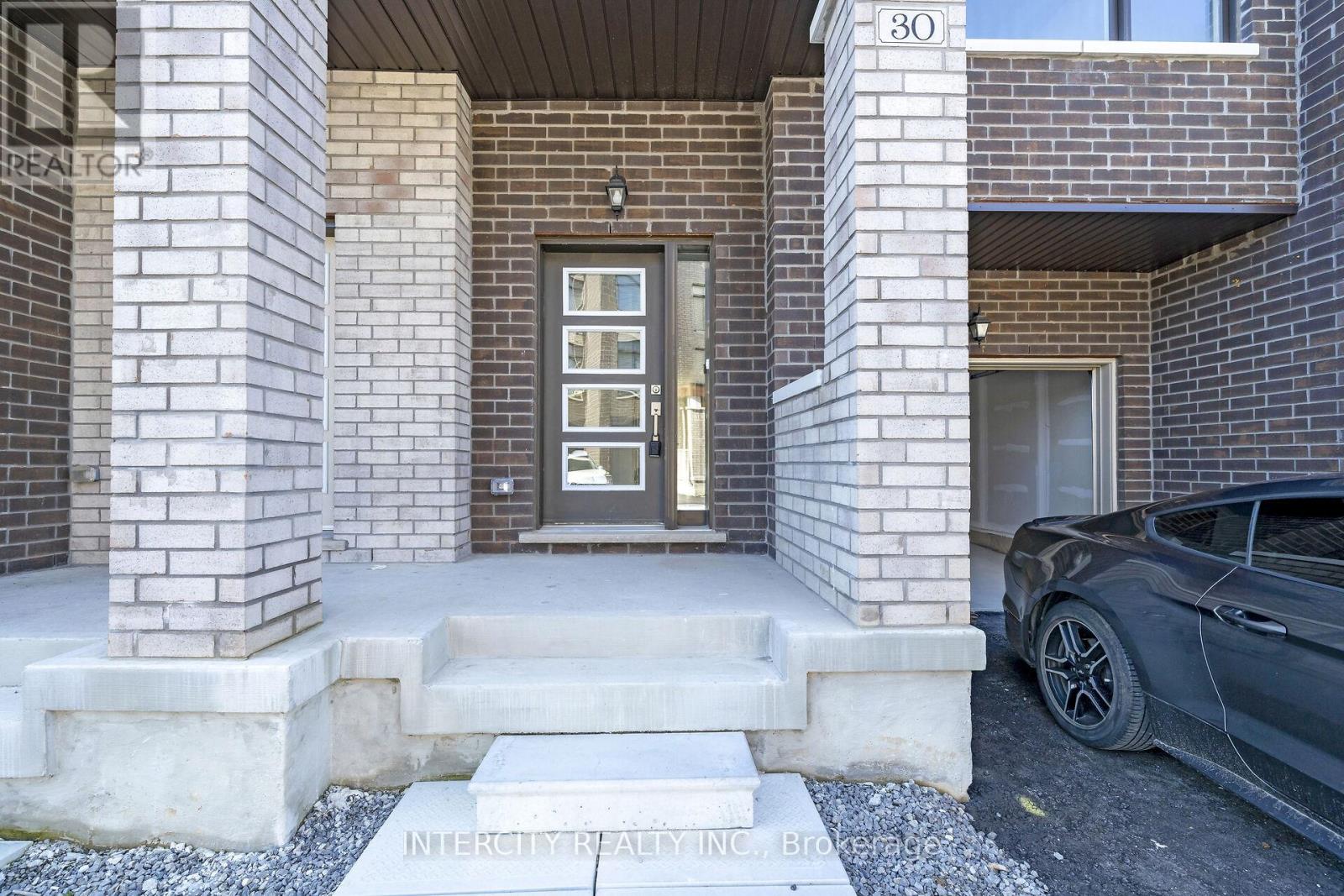 30 Queenpost Drive N, Brampton, Ontario  L6Y 6L2 - Photo 2 - W12508884