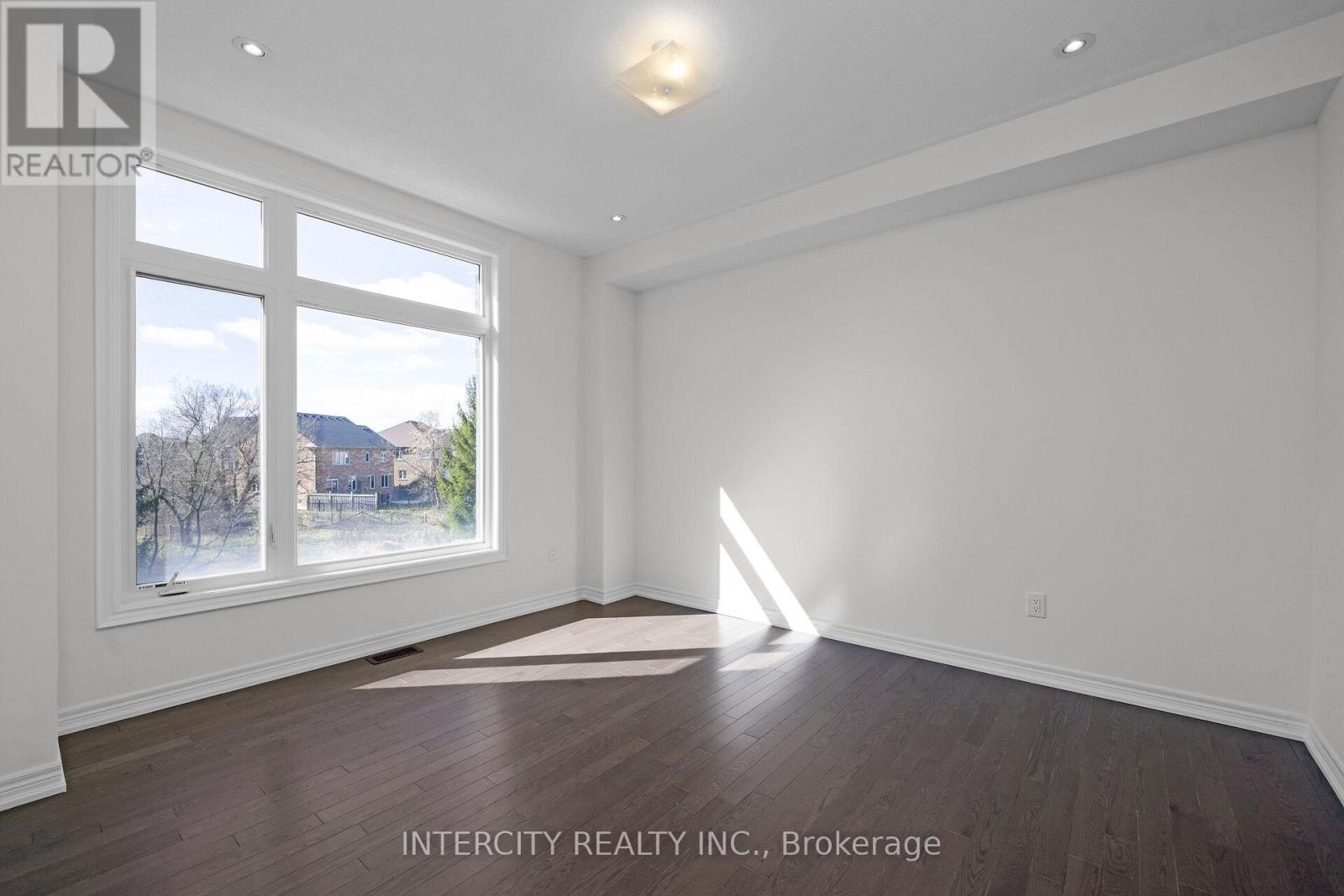 30 Queenpost Drive N, Brampton, Ontario  L6Y 6L2 - Photo 20 - W12508884