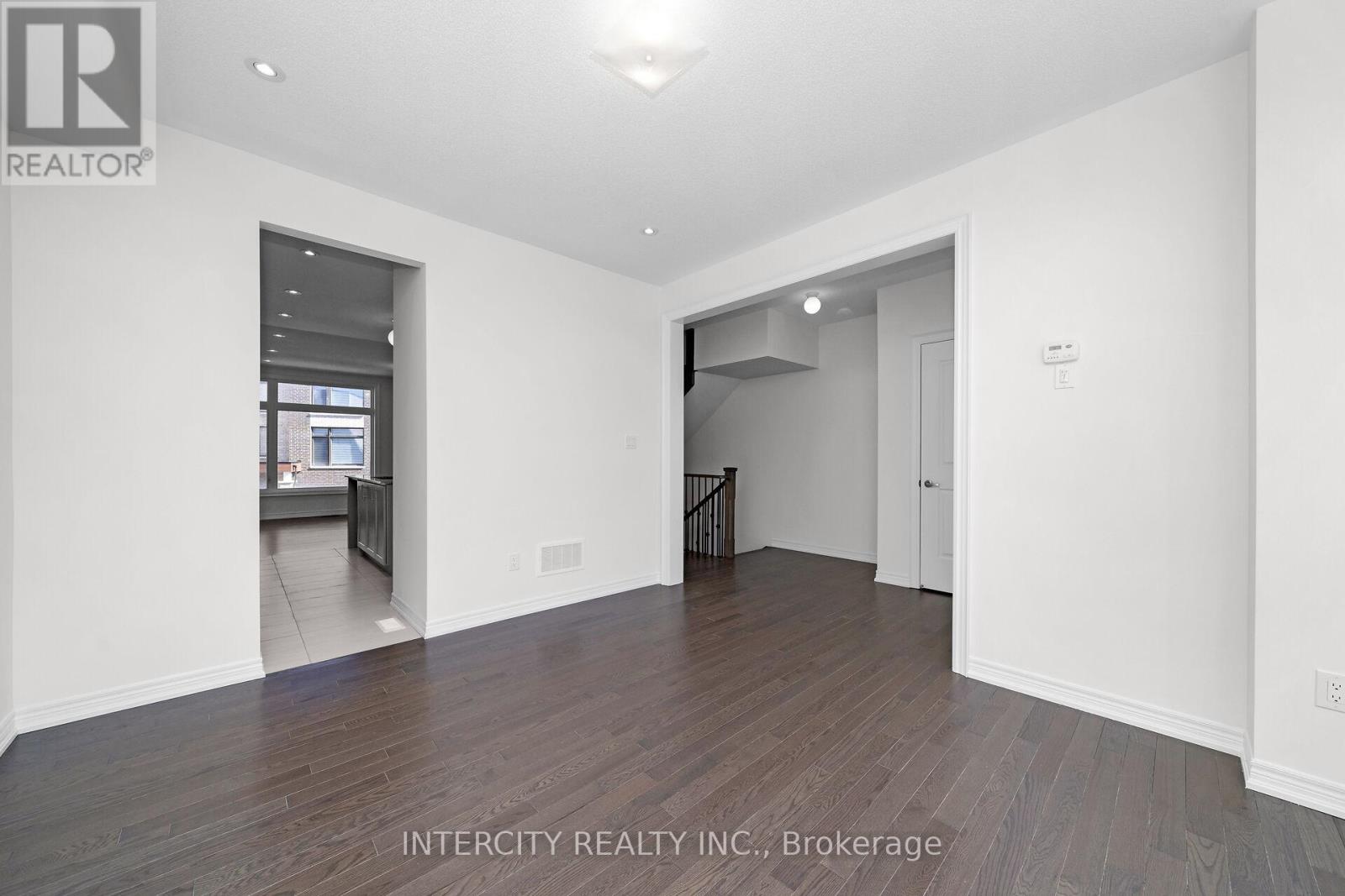 30 Queenpost Drive N, Brampton, Ontario  L6Y 6L2 - Photo 21 - W12508884