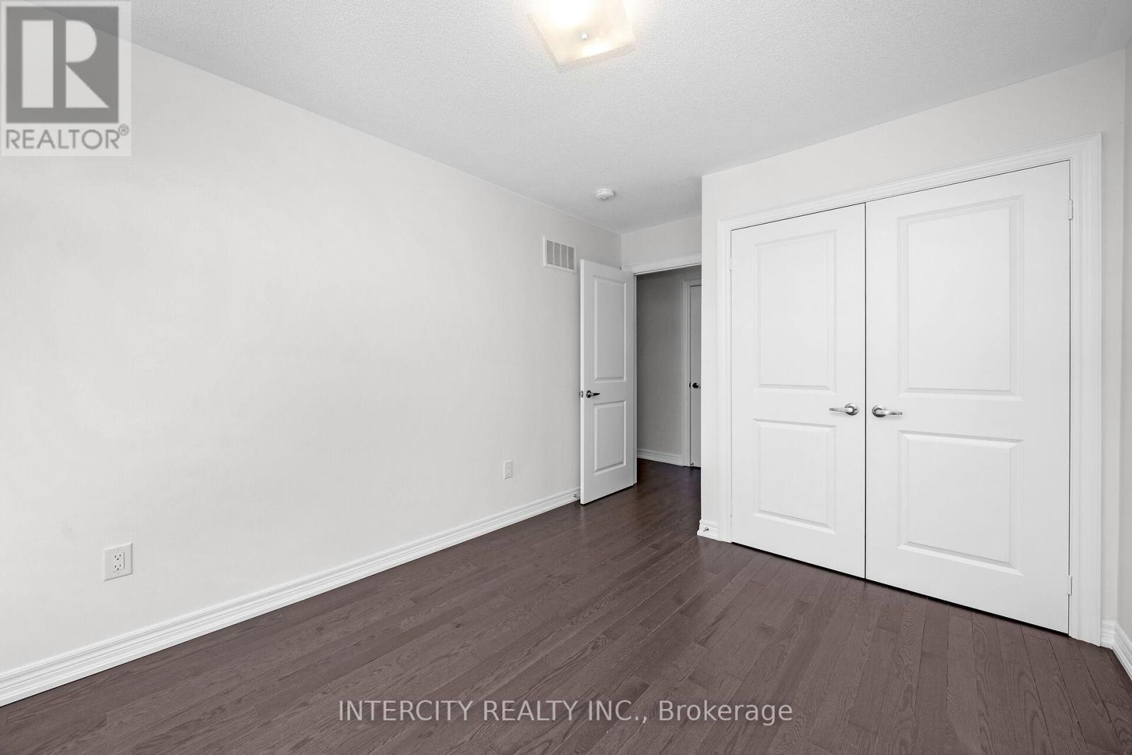 30 Queenpost Drive N, Brampton, Ontario  L6Y 6L2 - Photo 31 - W12508884