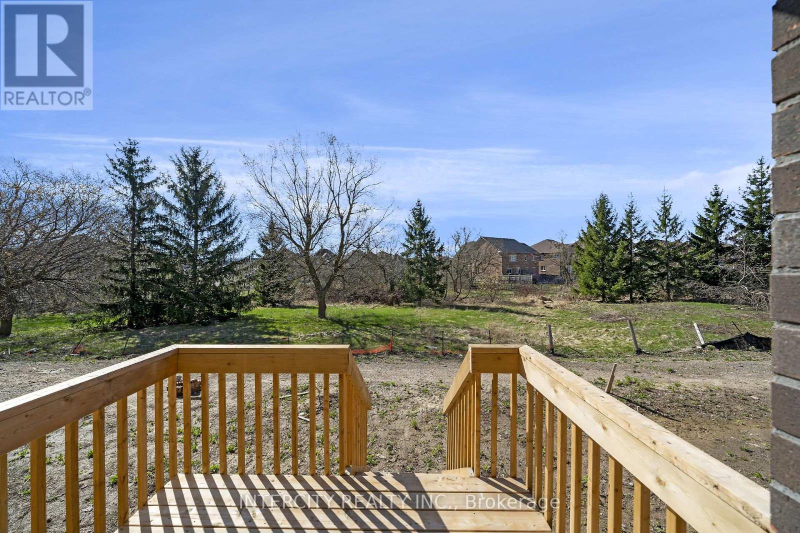 30 Queenpost Drive N, Brampton, Ontario  L6Y 6L2 - Photo 7 - W12508884