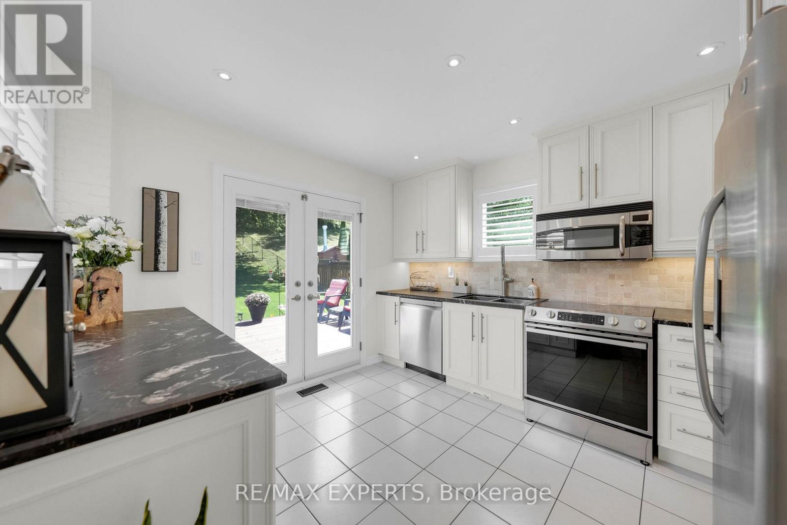 44 Sunkist Valley Road, Caledon, Ontario  L7E 1T1 - Photo 13 - W12508896