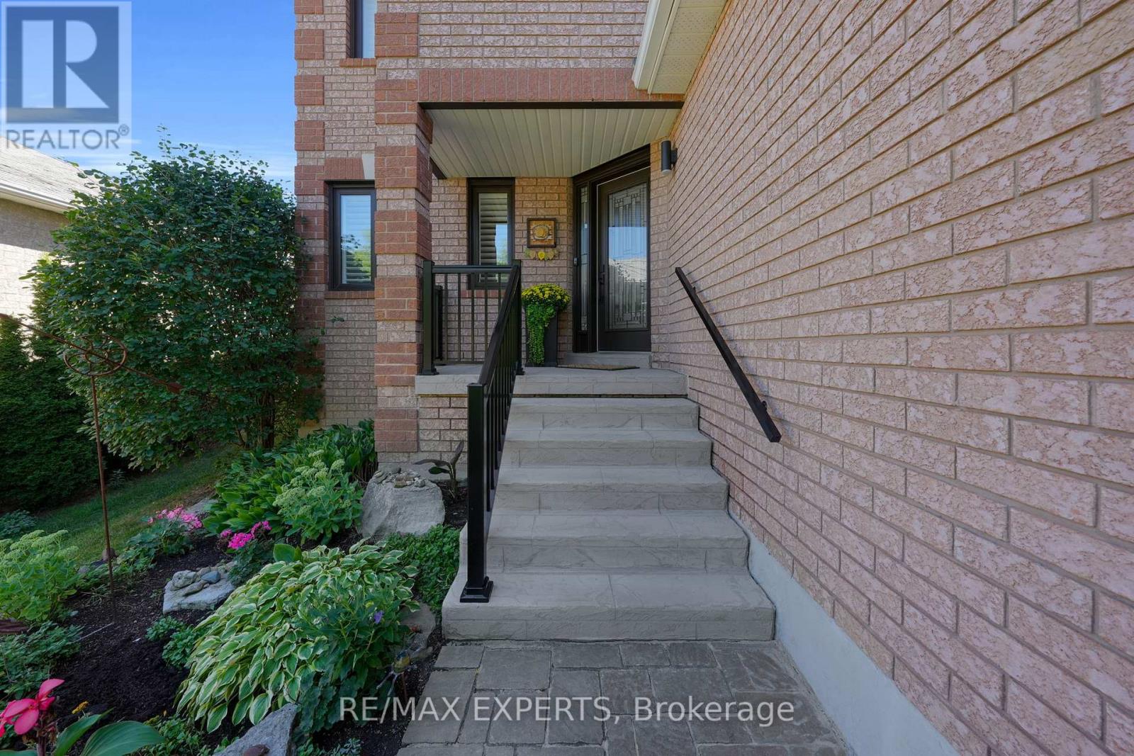 44 Sunkist Valley Road, Caledon, Ontario  L7E 1T1 - Photo 6 - W12508896