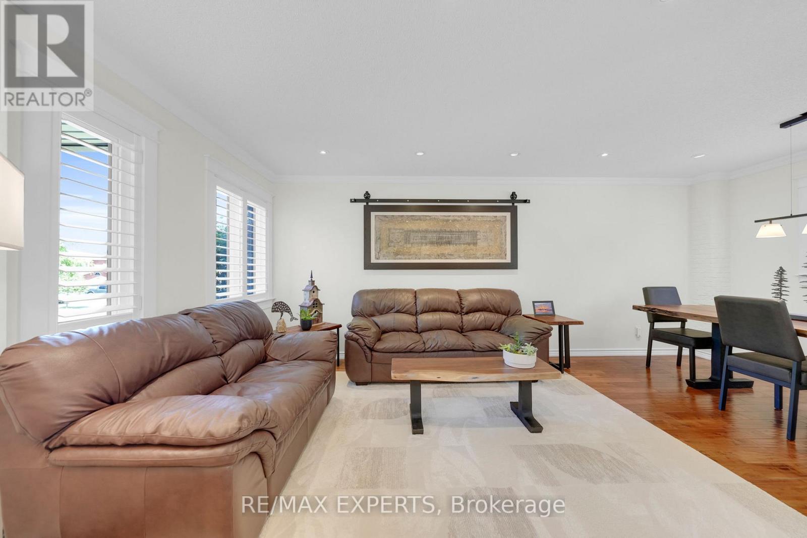 44 Sunkist Valley Road, Caledon, Ontario  L7E 1T1 - Photo 9 - W12508896