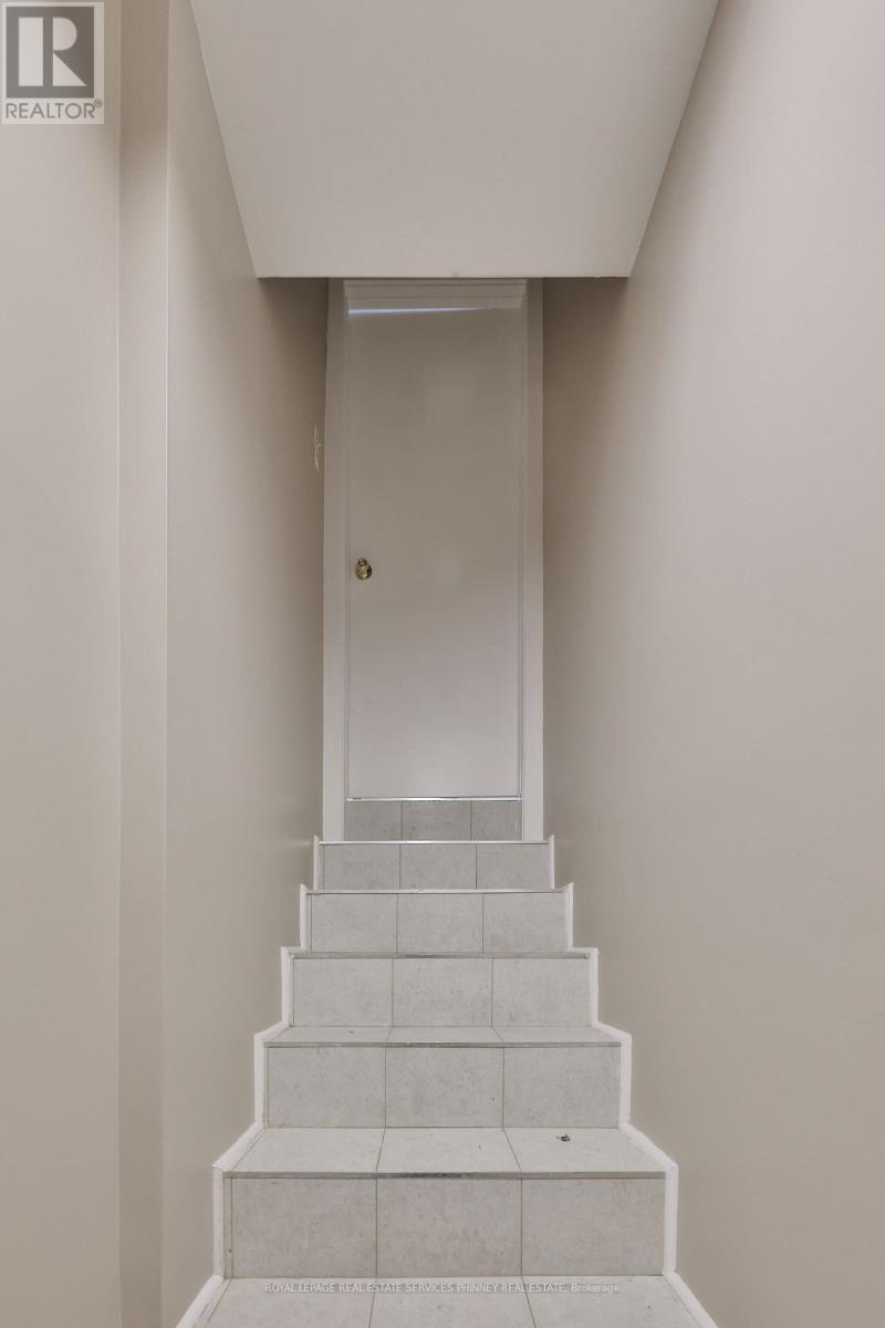 Lower - 47 Washington Avenue, Oakville, Ontario  L6K 1W5 - Photo 2 - W12508910