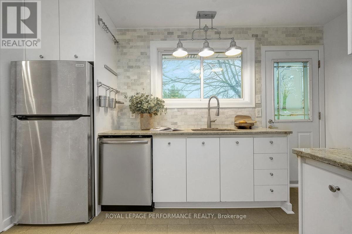 741 Eastvale Drive, Ottawa, Ontario  K1J 6Z8 - Photo 16 - X12509050