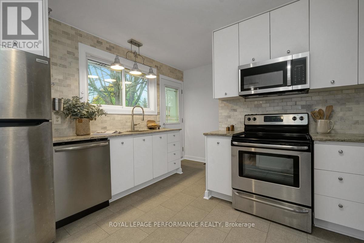 741 Eastvale Drive, Ottawa, Ontario  K1J 6Z8 - Photo 17 - X12509050