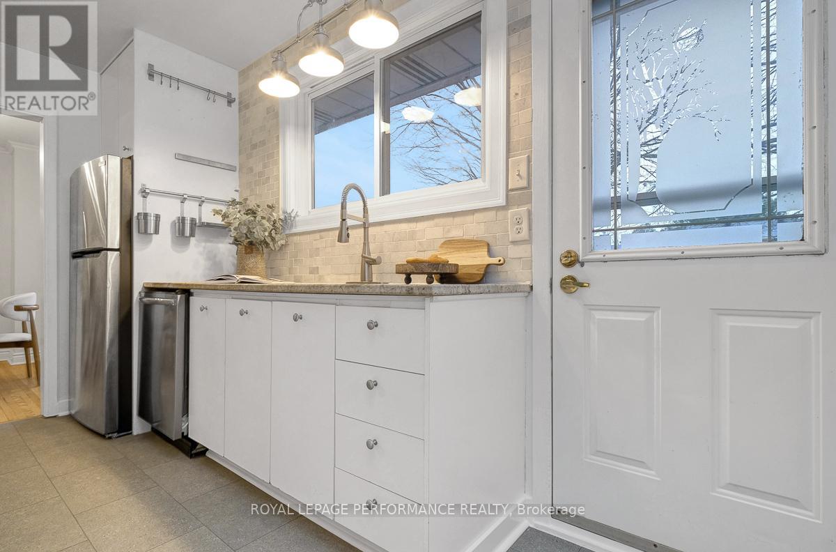 741 Eastvale Drive, Ottawa, Ontario  K1J 6Z8 - Photo 21 - X12509050