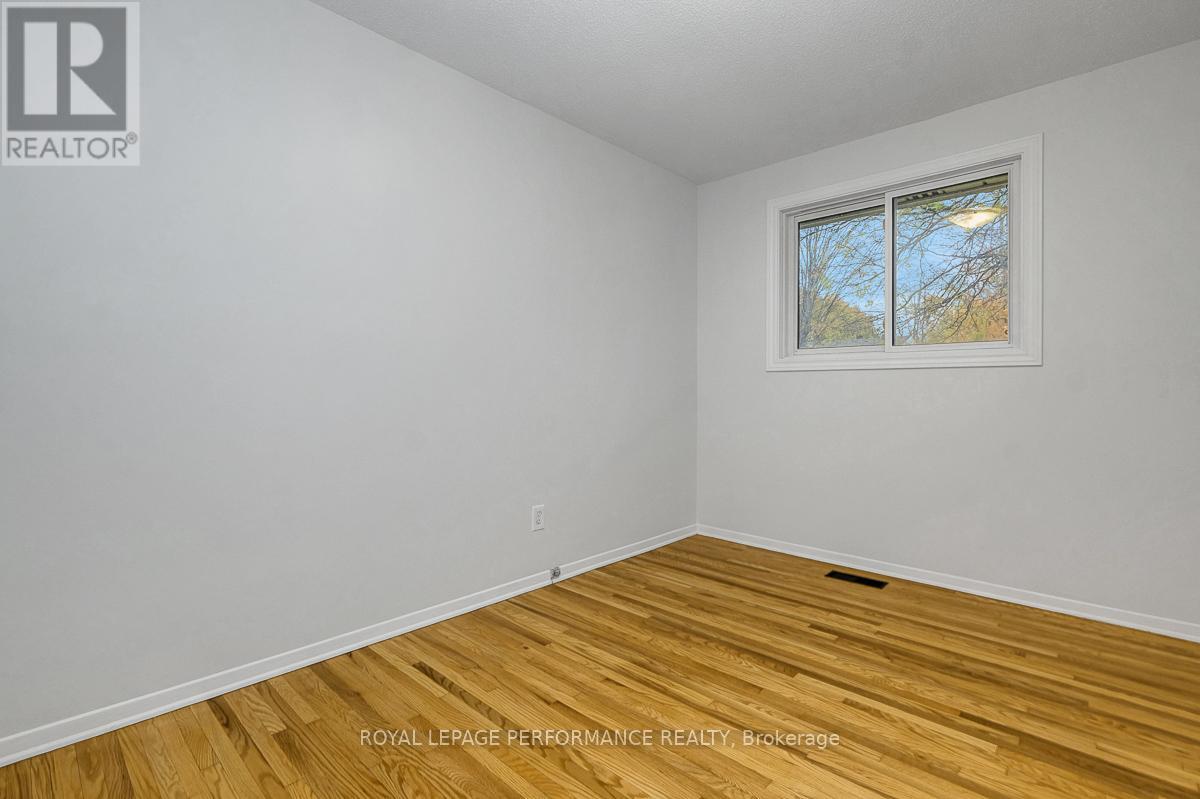 741 Eastvale Drive, Ottawa, Ontario  K1J 6Z8 - Photo 24 - X12509050