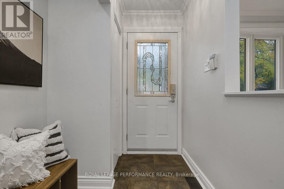 741 Eastvale Drive, Ottawa, Ontario  K1J 6Z8 - Photo 3 - X12509050