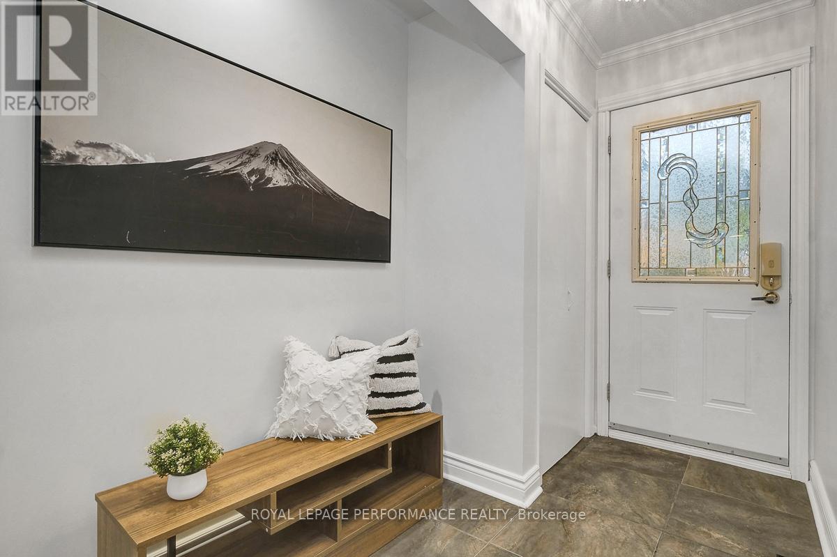 741 Eastvale Drive, Ottawa, Ontario  K1J 6Z8 - Photo 4 - X12509050