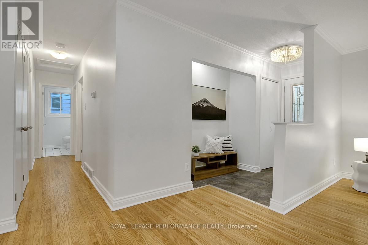 741 Eastvale Drive, Ottawa, Ontario  K1J 6Z8 - Photo 5 - X12509050