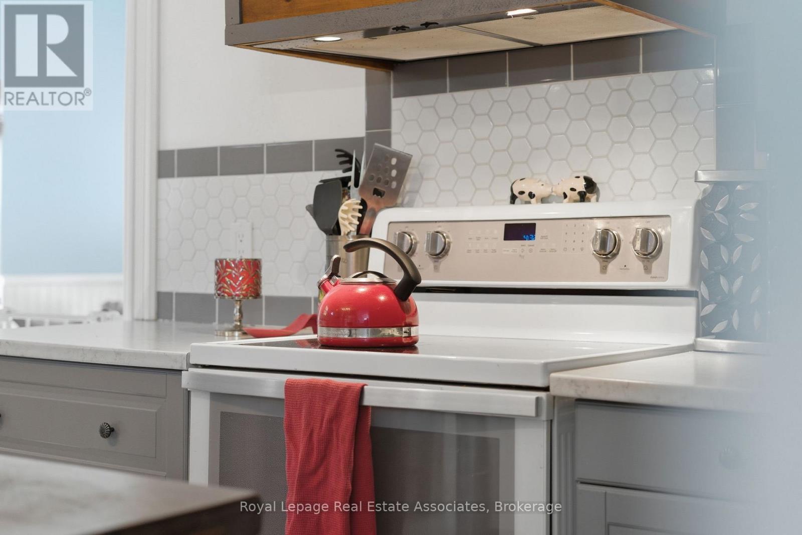 3 Shaw Avenue E, Cambridge, Ontario  N3C 1E7 - Photo 20 - X12508640