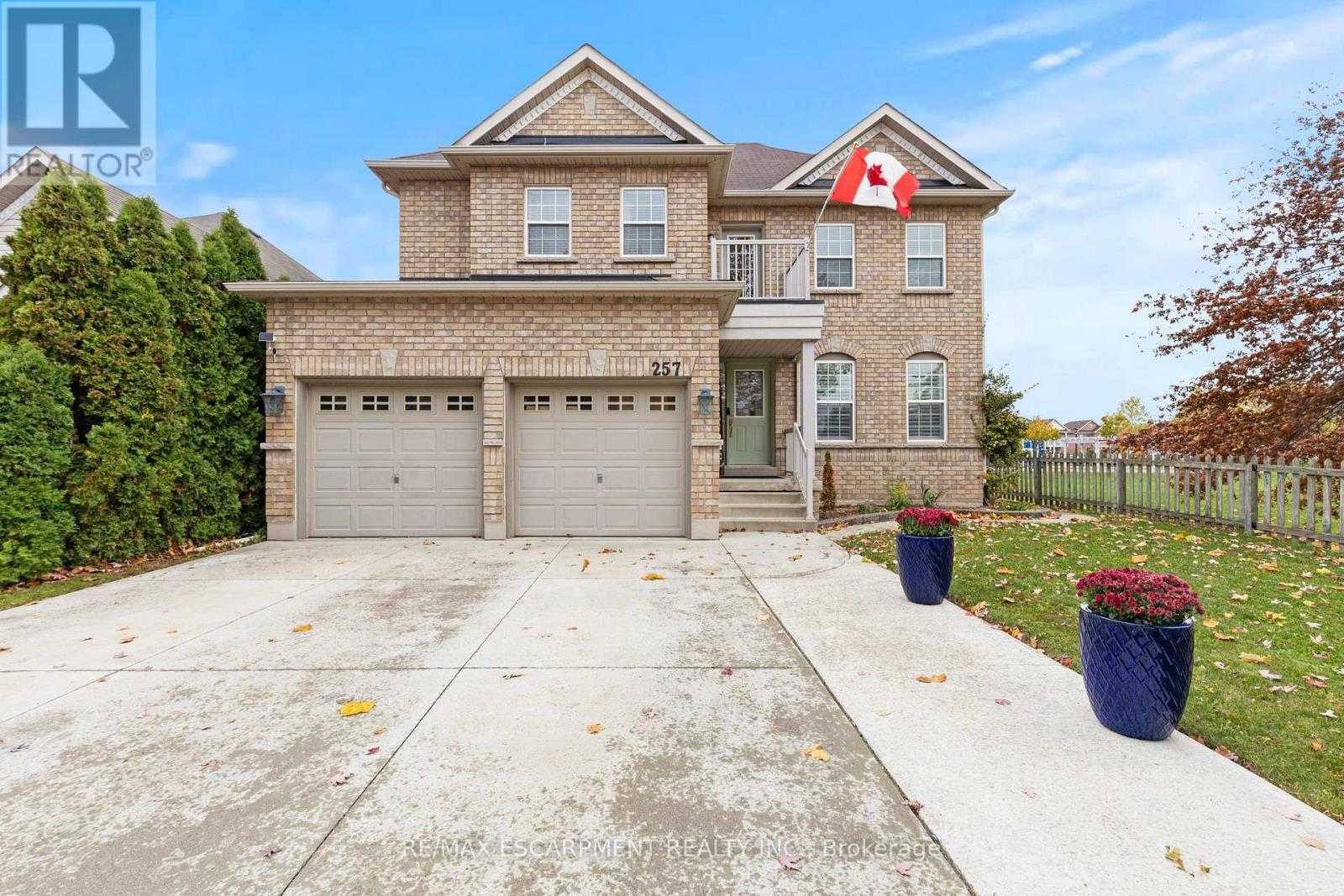 257 Wright Crescent, Niagara-On-The-Lake, Ontario  L0S 1J0 - Photo 2 - X12508764