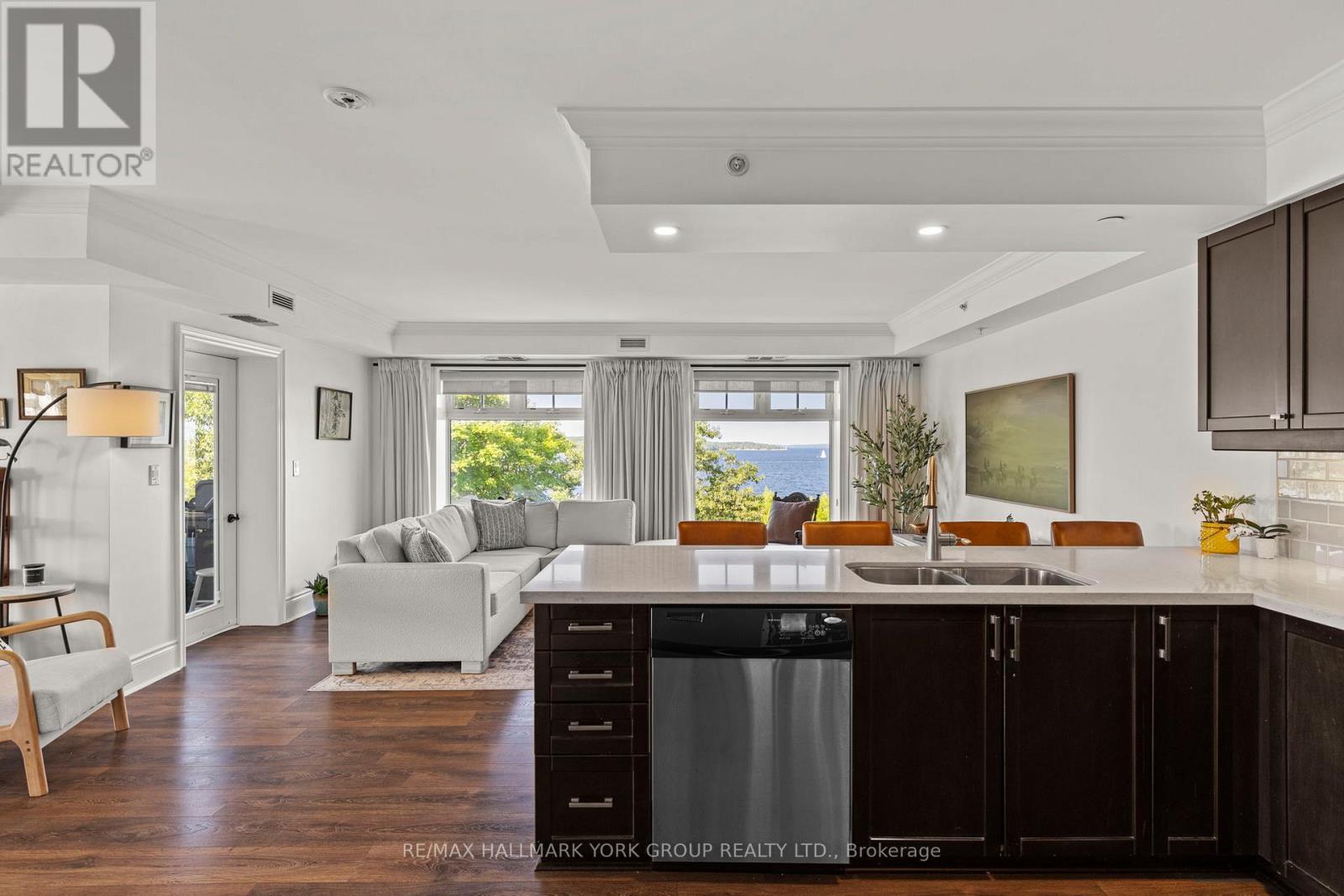 202 - 11a Salt Dock Road, Parry Sound, Ontario  P2A 3B6 - Photo 4 - X12508778