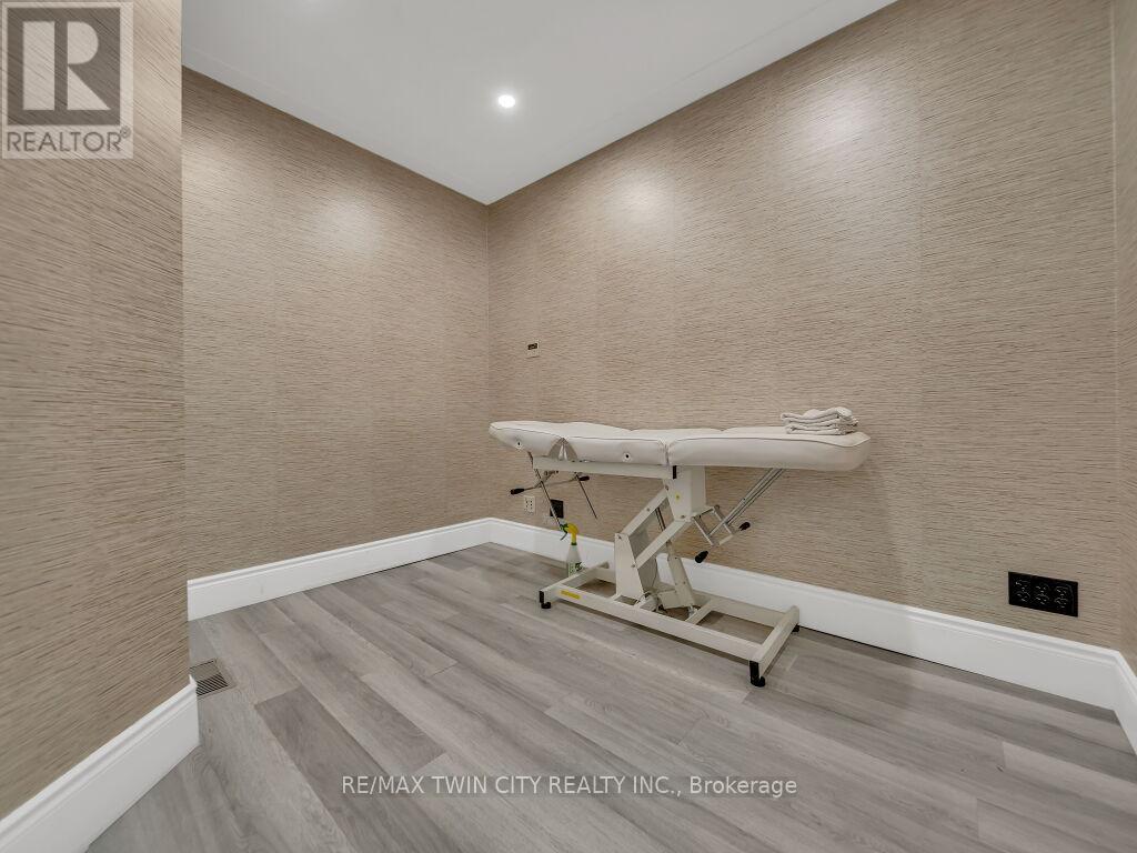 561 Queen Street S, Kitchener, Ontario  N2G 1W9 - Photo 10 - X12508786