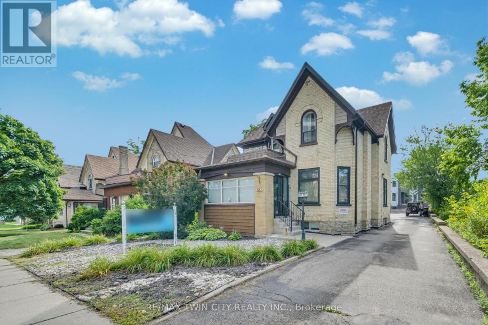 561 Queen Street S, Kitchener, Ontario  N2G 1W9 - Photo 2 - X12508786