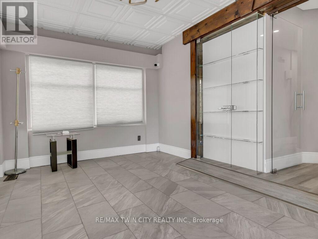 561 Queen Street S, Kitchener, Ontario  N2G 1W9 - Photo 4 - X12508786