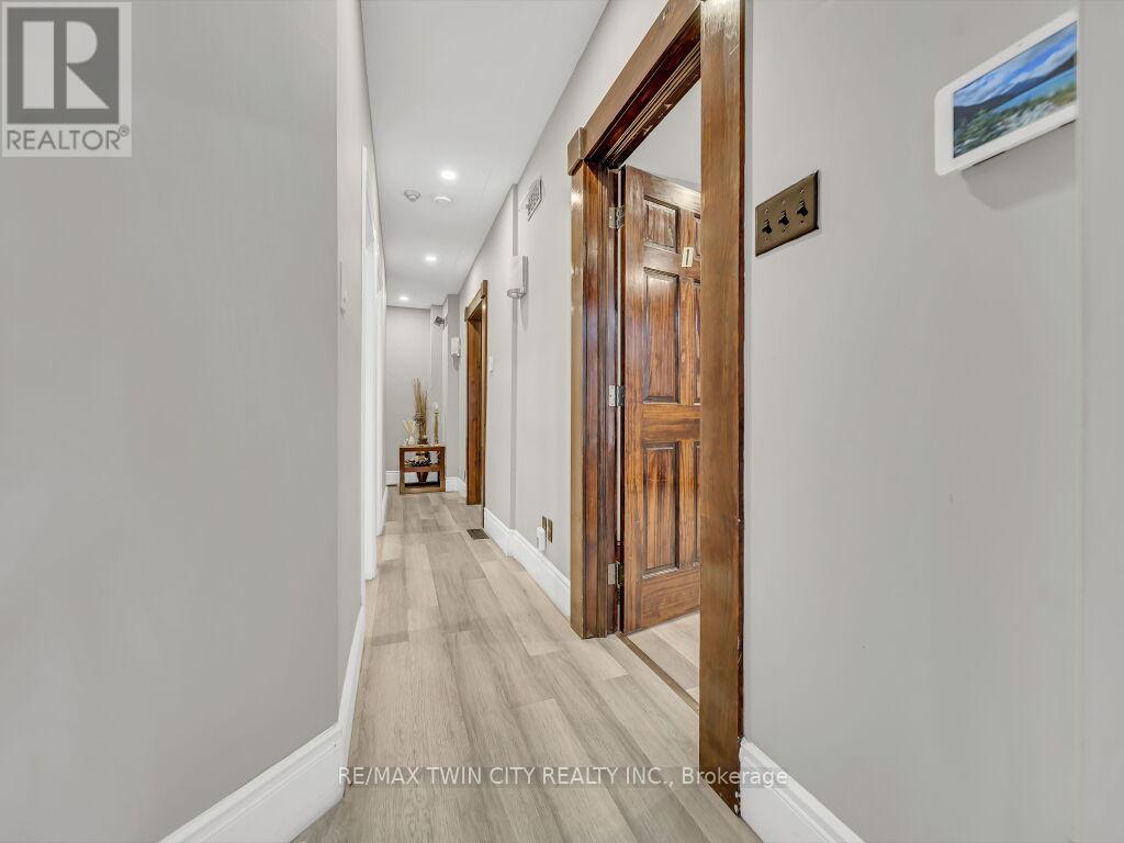 561 Queen Street S, Kitchener, Ontario  N2G 1W9 - Photo 7 - X12508786