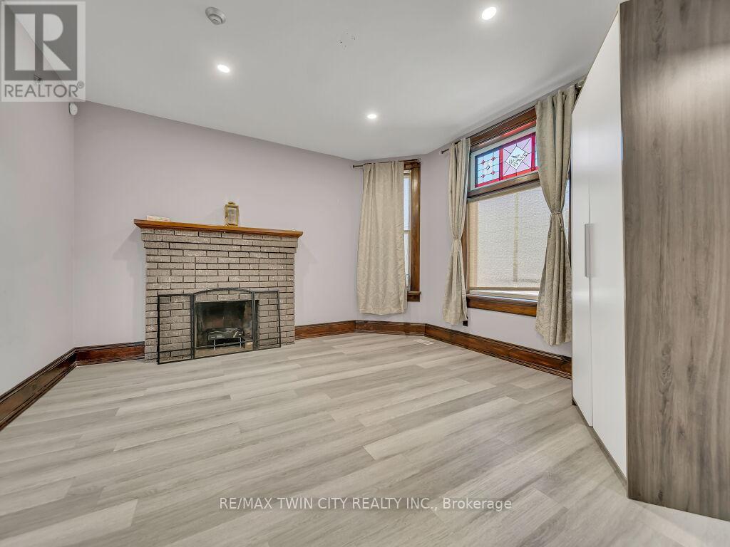 561 Queen Street S, Kitchener, Ontario  N2G 1W9 - Photo 8 - X12508786