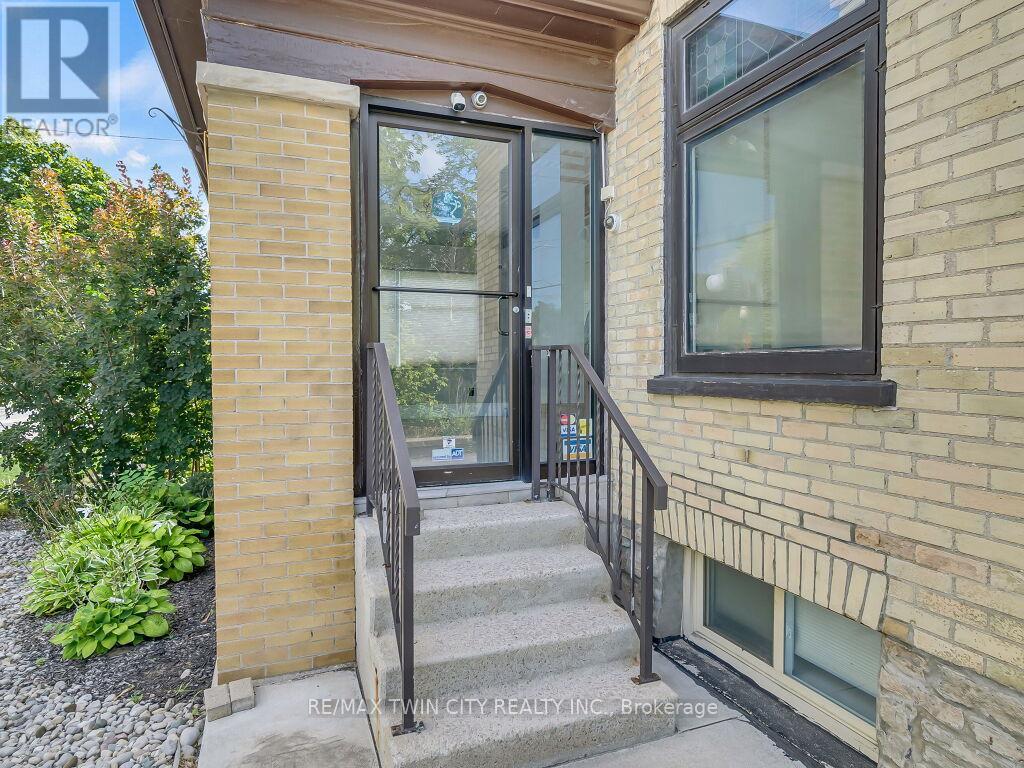 561 Queen Street S, Kitchener, Ontario  N2G 1W9 - Photo 3 - X12508822