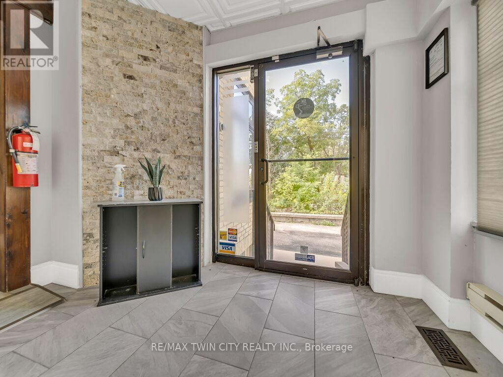 561 Queen Street S, Kitchener, Ontario  N2G 1W9 - Photo 5 - X12508822