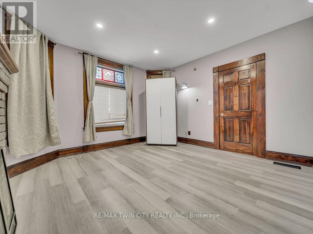 561 Queen Street S, Kitchener, Ontario  N2G 1W9 - Photo 9 - X12508822