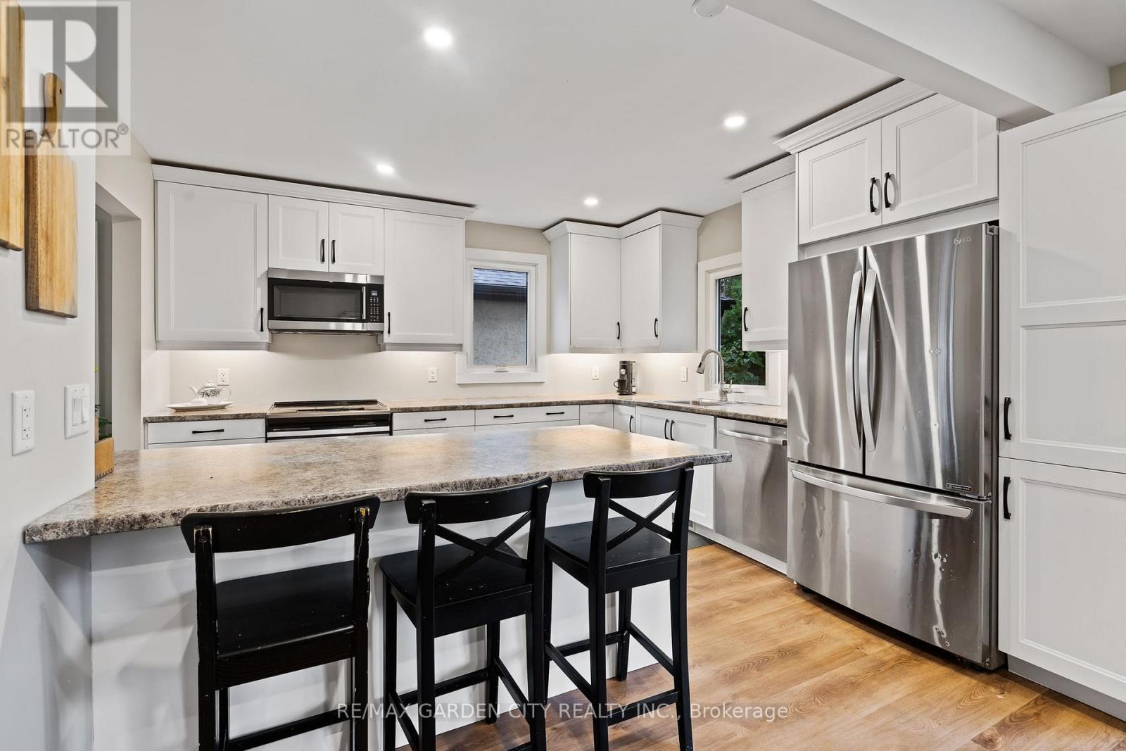 94 St Patrick Street, St. Catharines, Ontario  L2R 1K5 - Photo 16 - X12508930