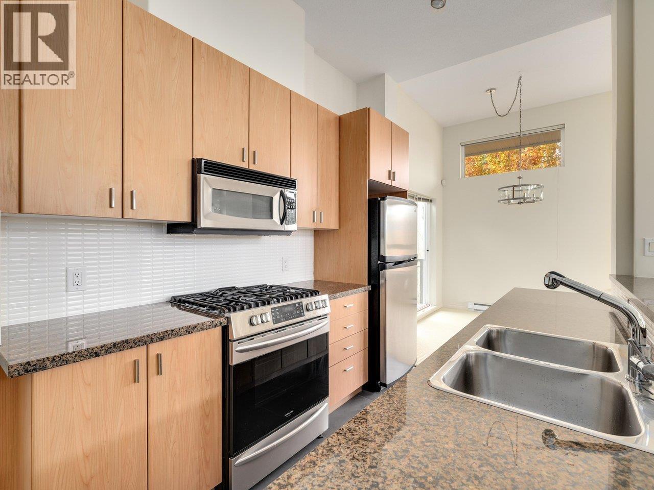 410 6888 Southpoint Drive, Burnaby, British Columbia  V3N 5E3 - Photo 11 - R3057403