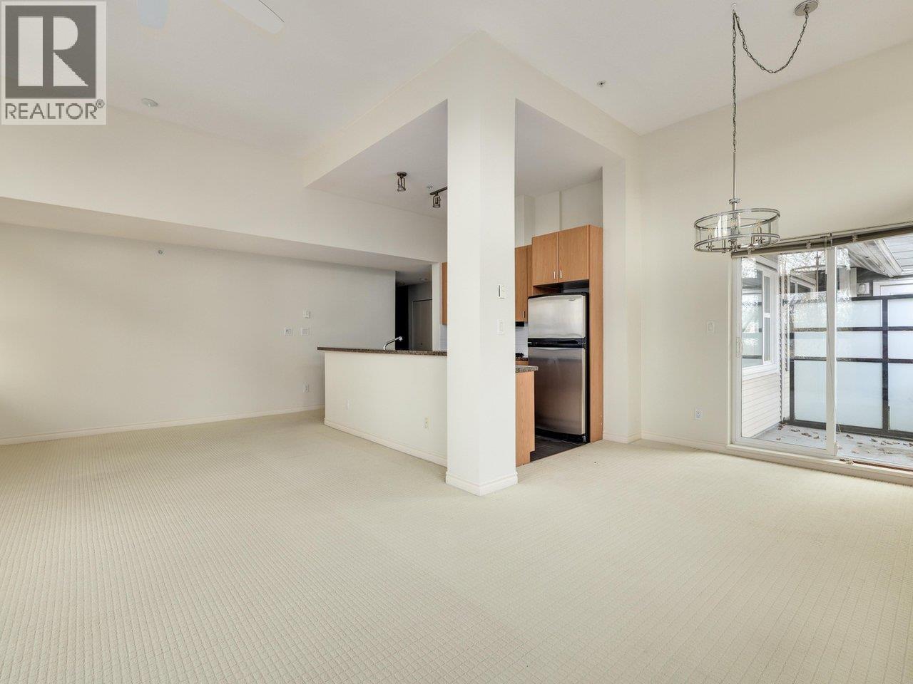 410 6888 Southpoint Drive, Burnaby, British Columbia  V3N 5E3 - Photo 6 - R3057403