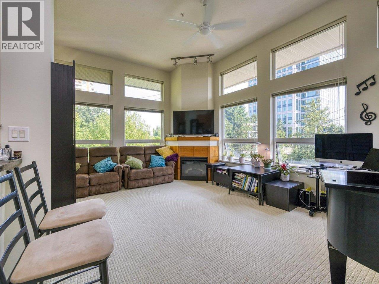 410 6888 Southpoint Drive, Burnaby, British Columbia  V3N 5E3 - Photo 2 - R3057403