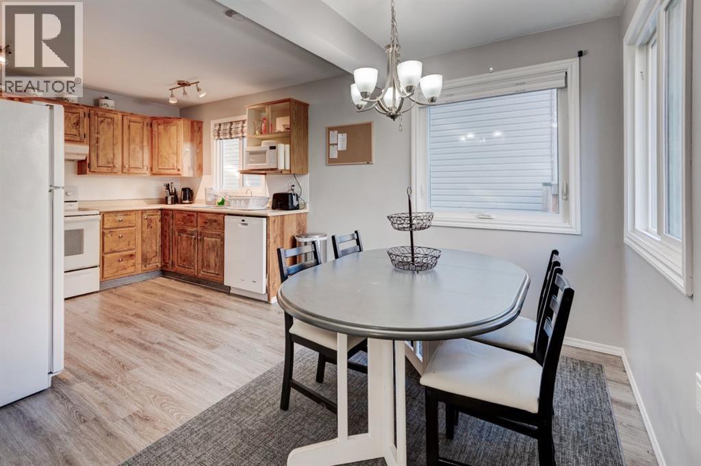 19 Woodglen Grove Sw, Calgary, Alberta  T2W 4J9 - Photo 9 - A2266711