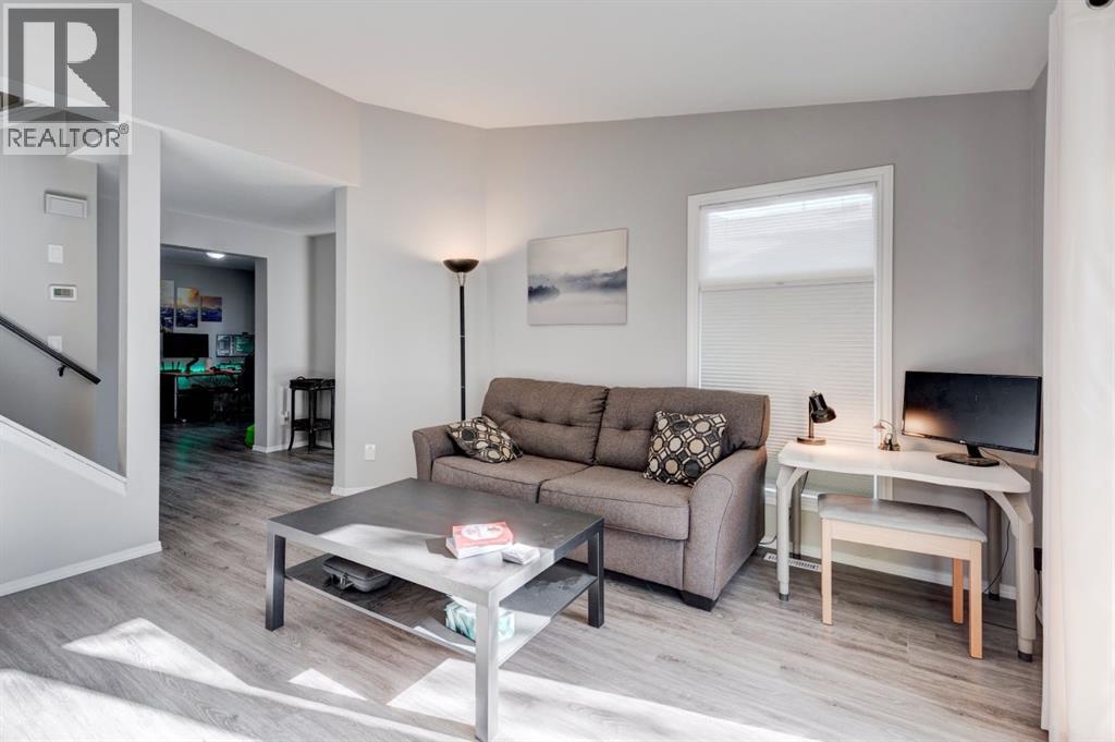 19 Woodglen Grove Sw, Calgary, Alberta  T2W 4J9 - Photo 4 - A2266711