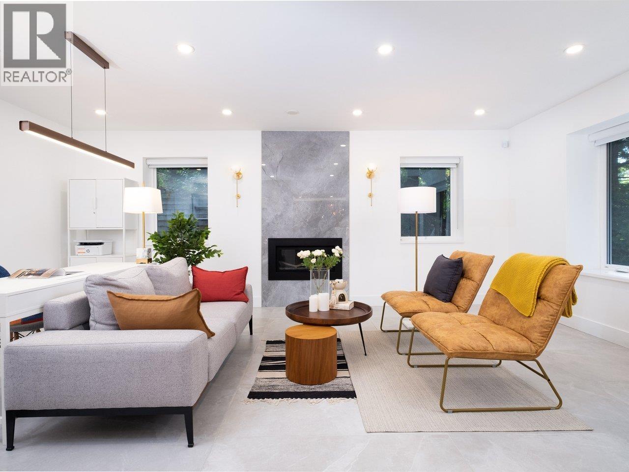 4283 CAPILANO ROAD, North Vancouver, British Columbia