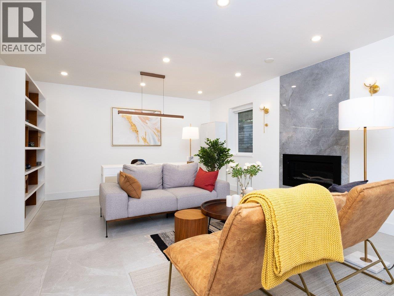 4283 Capilano Road, North Vancouver, British Columbia V7R 4J6 - Photo 3 - R3064538