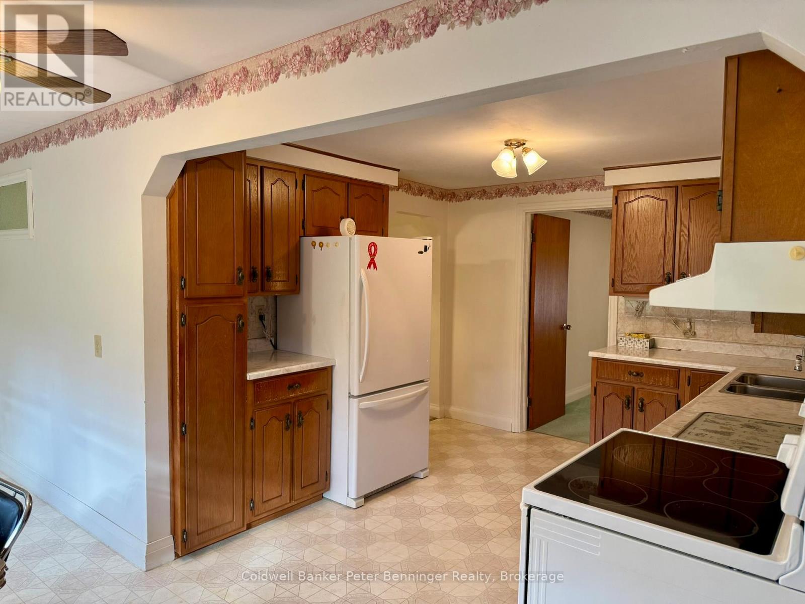 121 Hinks Street, Brockton, Ontario N0G 2V0 - Photo 10 - X12509072