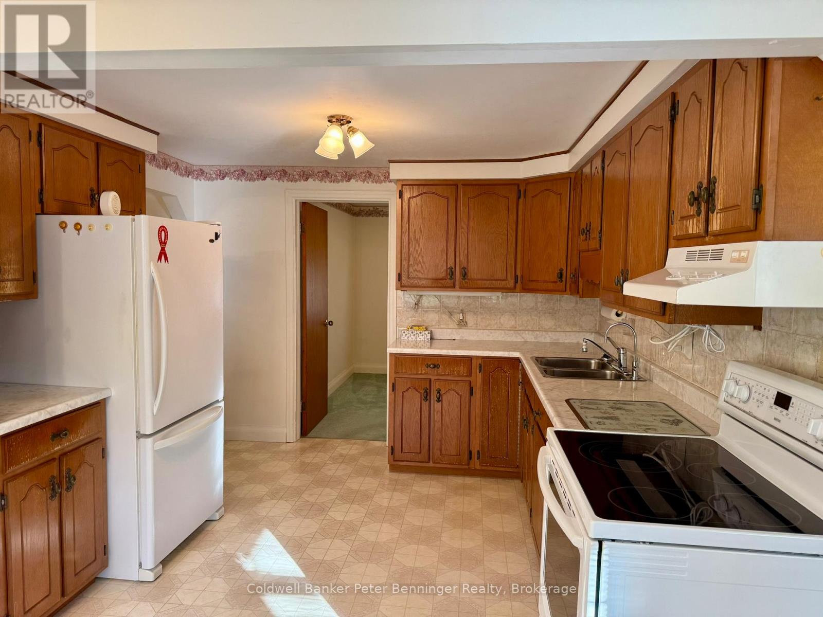 121 Hinks Street, Brockton, Ontario N0G 2V0 - Photo 11 - X12509072