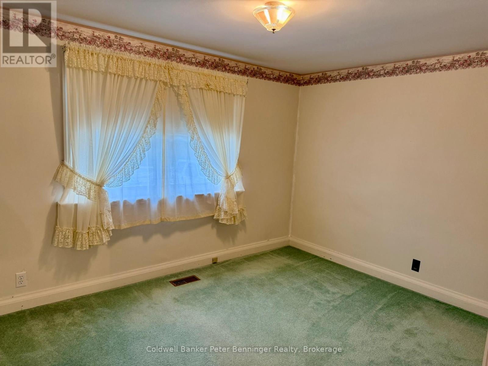 121 Hinks Street, Brockton, Ontario N0G 2V0 - Photo 17 - X12509072