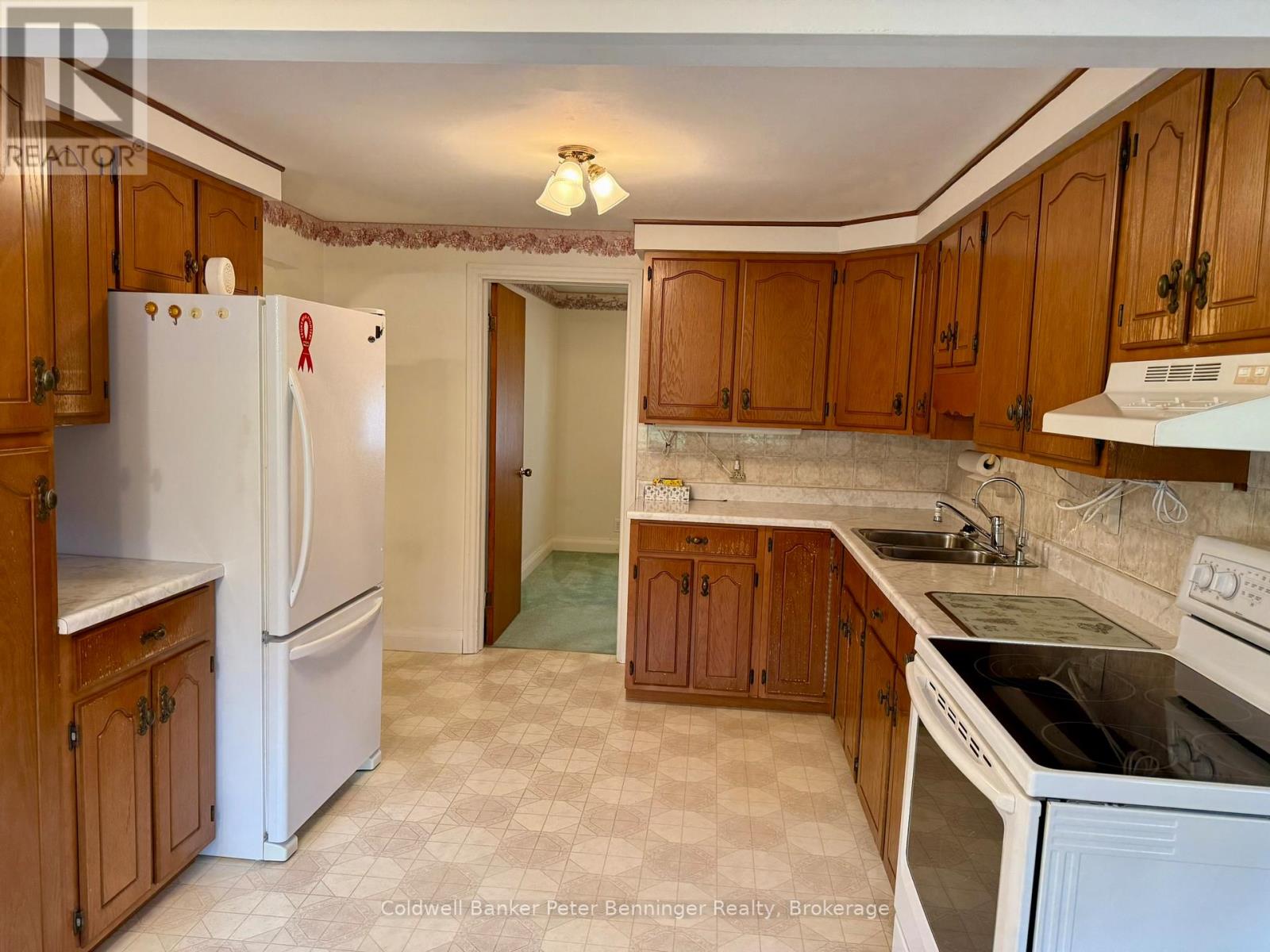 121 Hinks Street, Brockton, Ontario N0G 2V0 - Photo 7 - X12509072