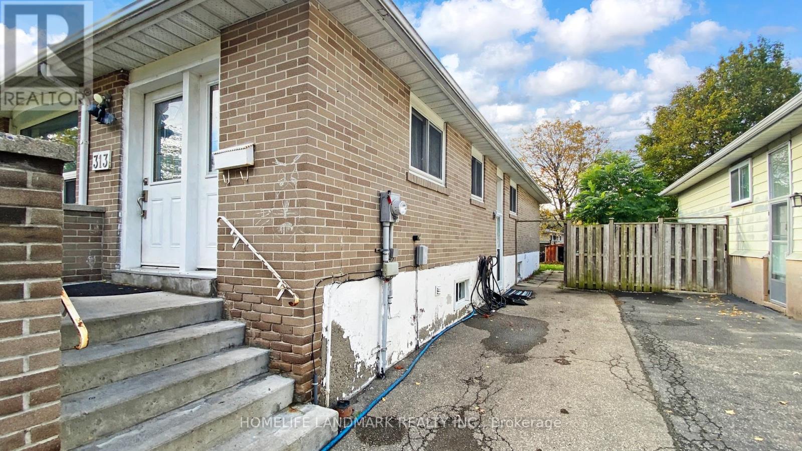 313 Hollyberry Trail, Toronto, Ontario  M2H 2P5 - Photo 5 - C12505964