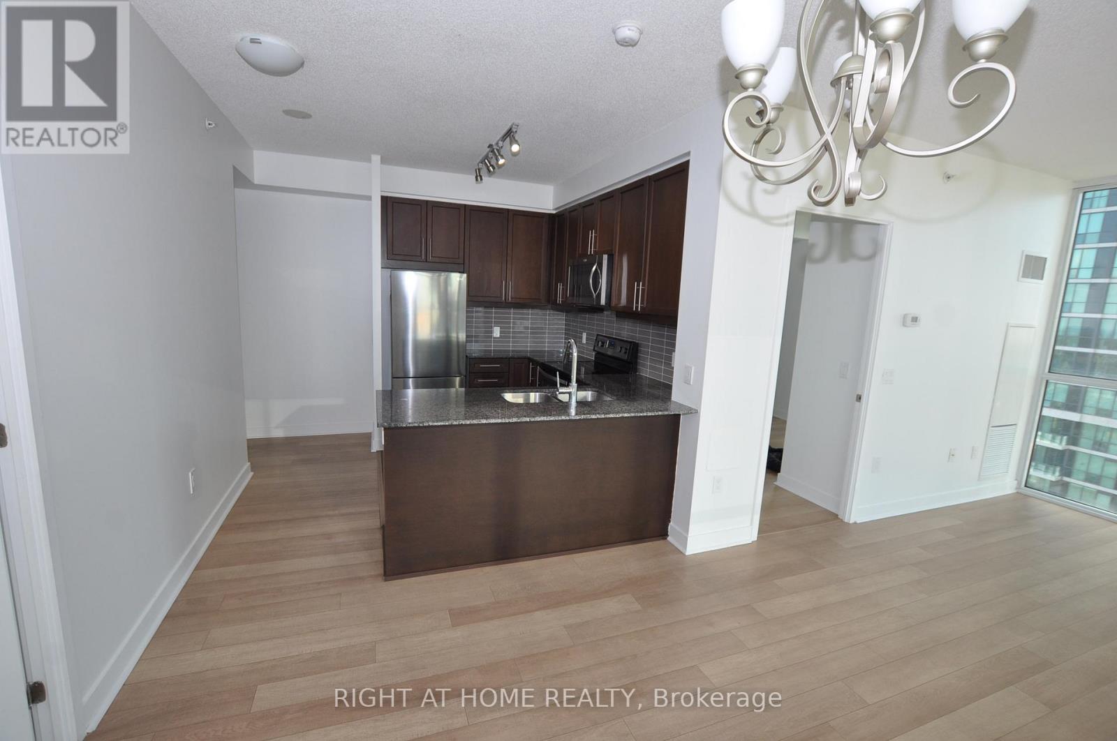 909 - 3975 Grand Park Drive, Mississauga, Ontario  L5B 0K4 - Photo 6 - W12496484