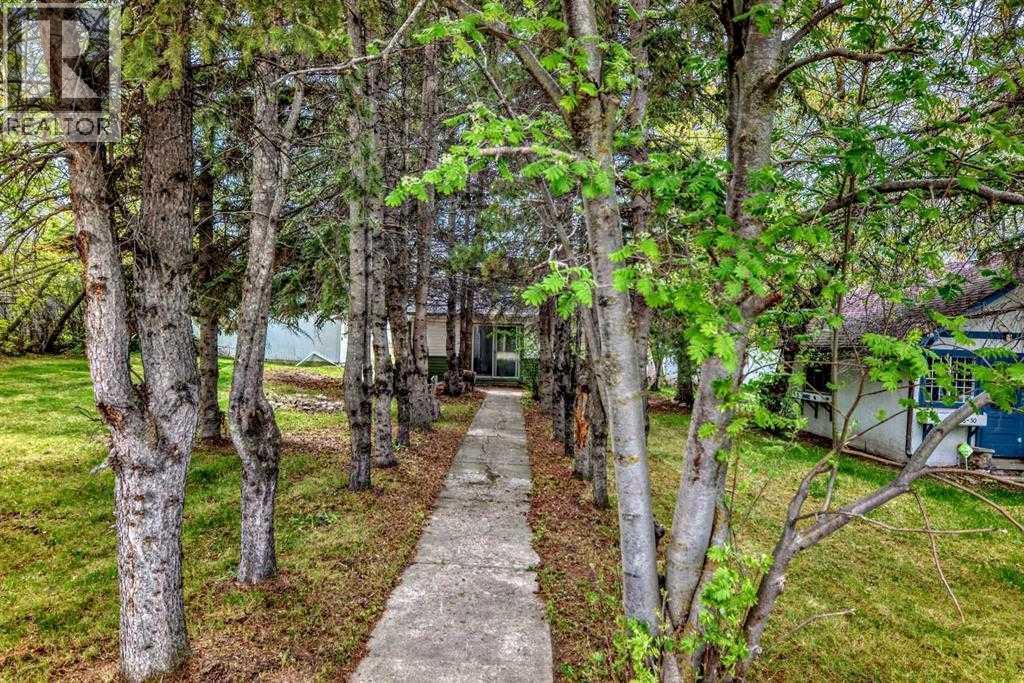 4734 50 Street, Sylvan Lake, Alberta