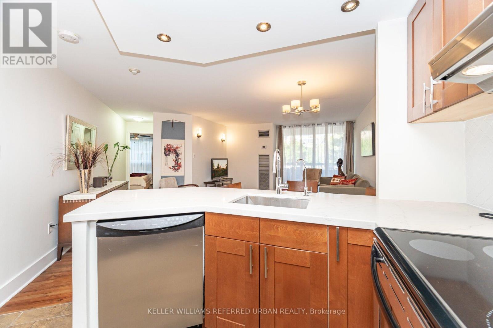 107 - 77 Maitland Place, Toronto, Ontario  M4Y 2V6 - Photo 10 - C12508932