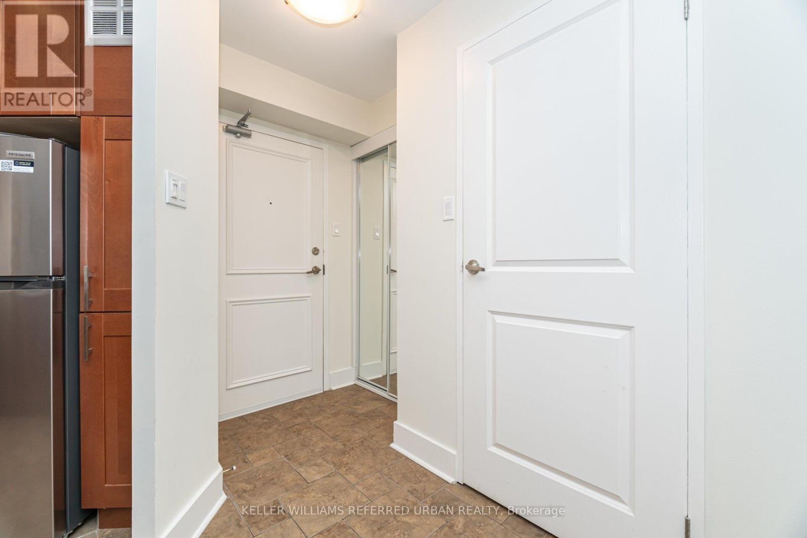 107 - 77 Maitland Place, Toronto, Ontario  M4Y 2V6 - Photo 4 - C12508932
