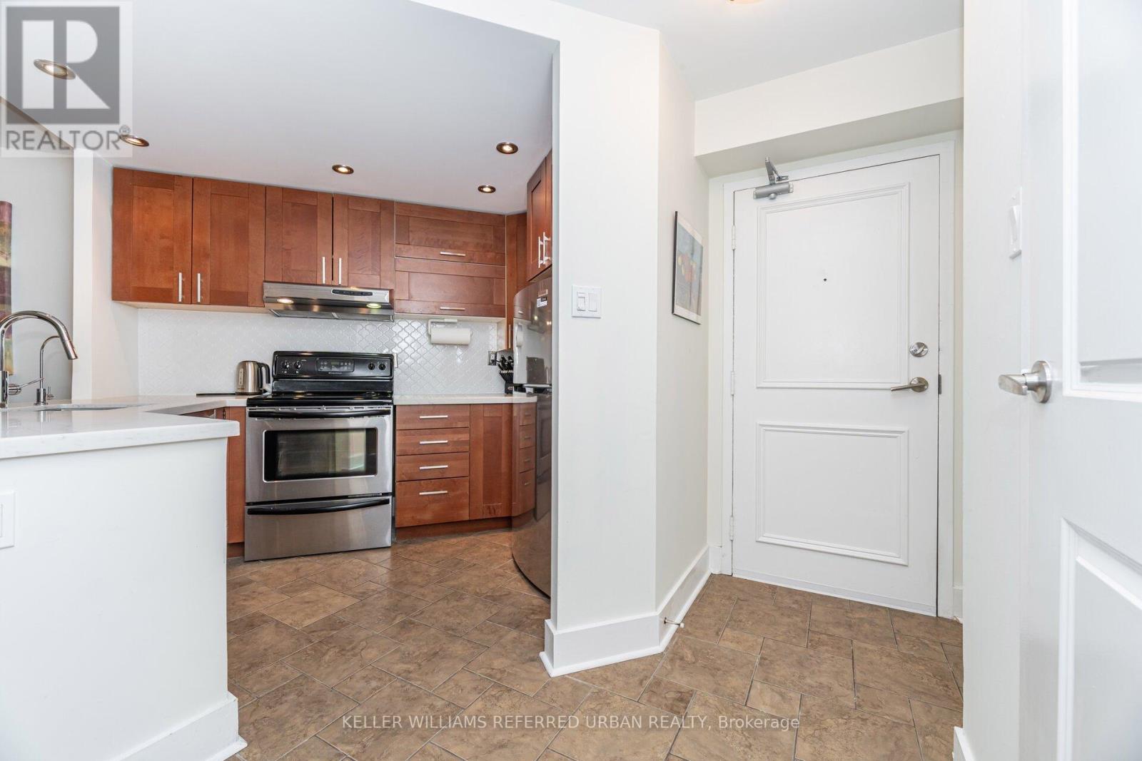 107 - 77 Maitland Place, Toronto, Ontario  M4Y 2V6 - Photo 5 - C12508932