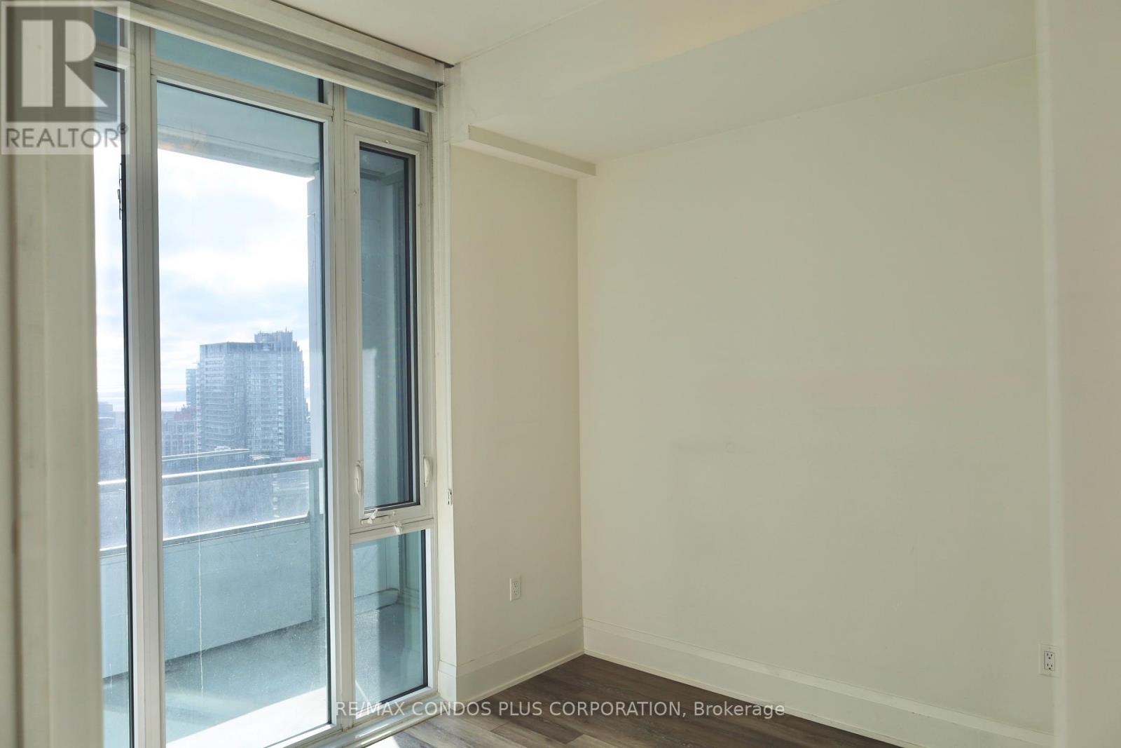 1803 - 27 Bathurst Street, Toronto, Ontario  M5V 0R1 - Photo 10 - C12508948