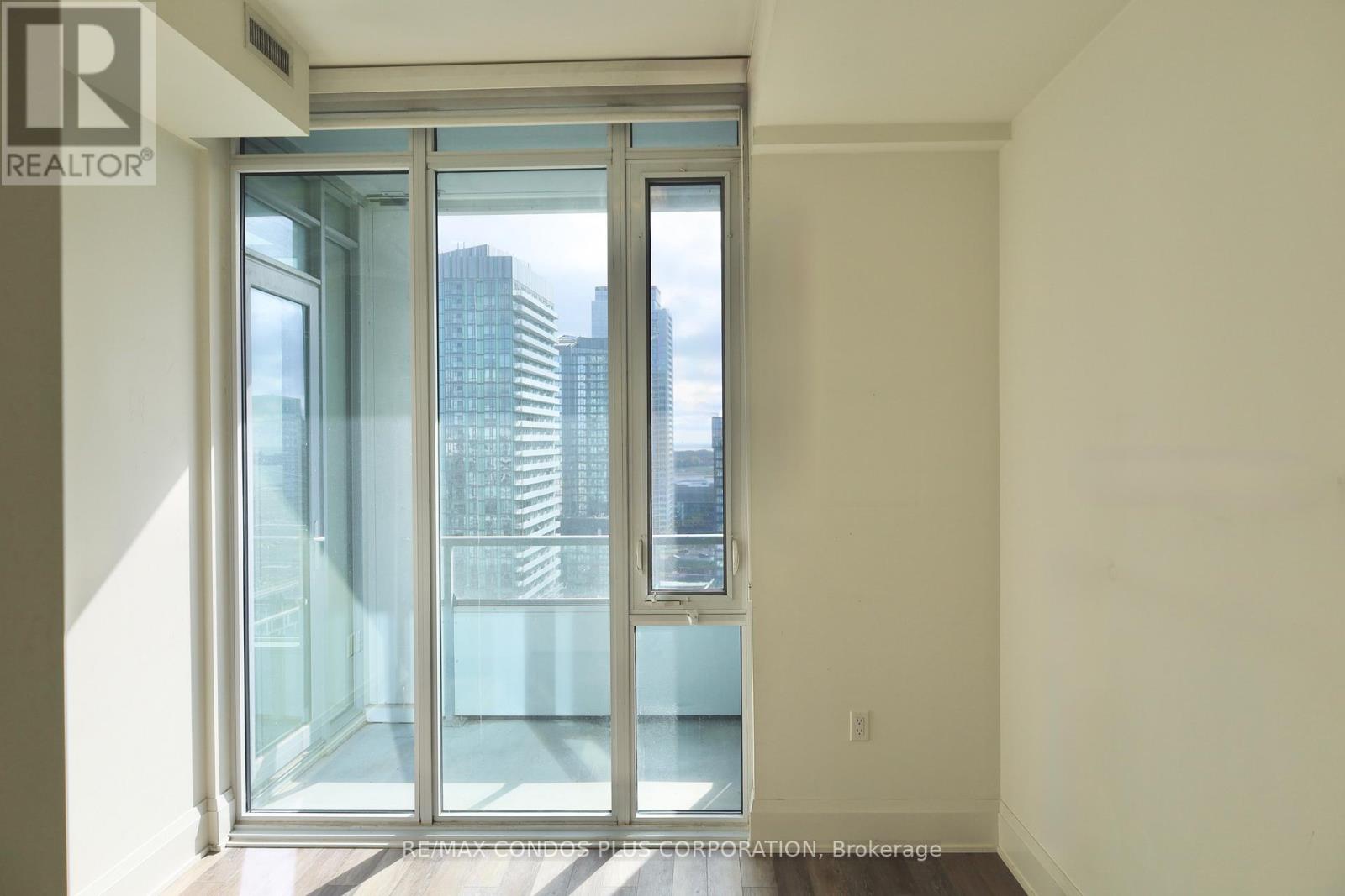 1803 - 27 Bathurst Street, Toronto, Ontario  M5V 0R1 - Photo 11 - C12508948